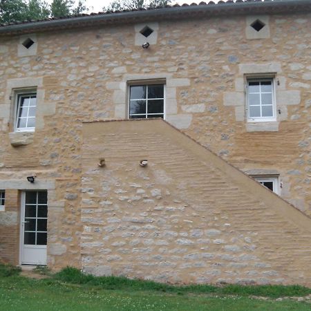 Location Meublee Au Milieu D'Un Ecrin De Verdure Aux Vieux Fours Noaillac Bagian luar foto