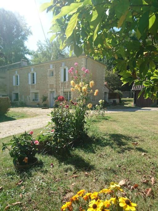 Location Meublee Au Milieu D'Un Ecrin De Verdure Aux Vieux Fours Noaillac Bagian luar foto