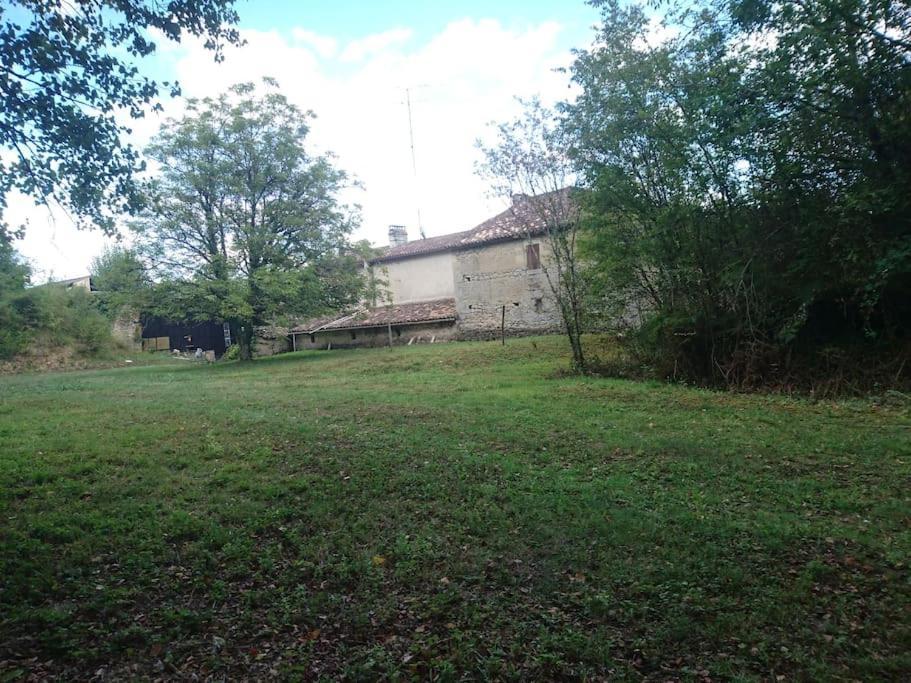 Location Meublee Au Milieu D'Un Ecrin De Verdure Aux Vieux Fours Noaillac Bagian luar foto