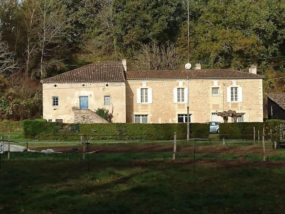 Location Meublee Au Milieu D'Un Ecrin De Verdure Aux Vieux Fours Noaillac Bagian luar foto