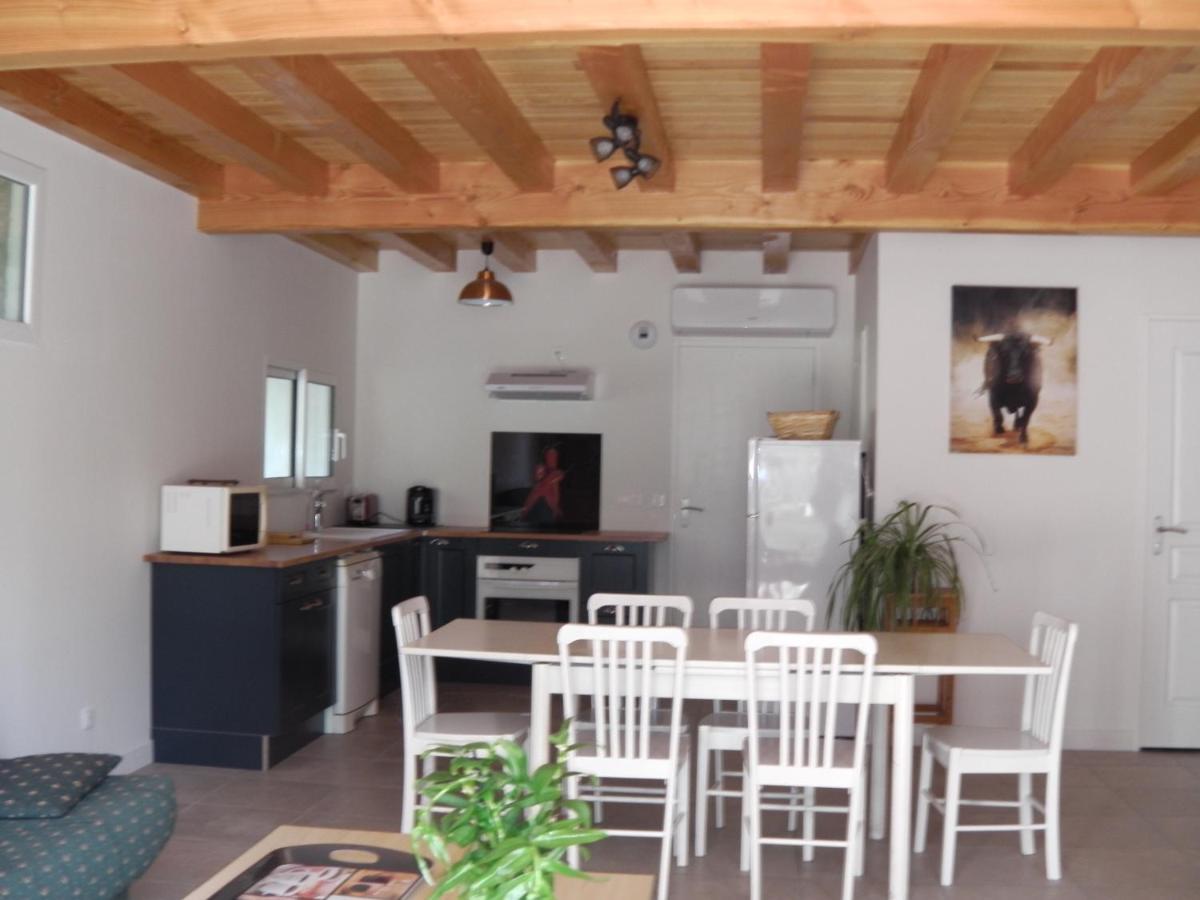 Location Meublee Au Milieu D'Un Ecrin De Verdure Aux Vieux Fours Noaillac Bagian luar foto